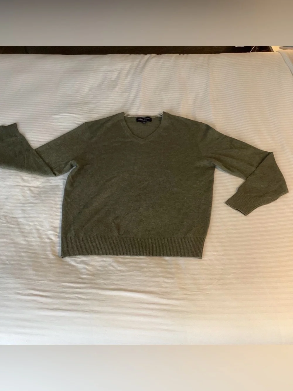 Men’s Luxury Cashmere Cremieux VNeck Sweater L